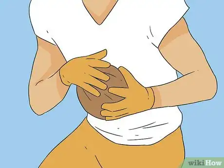 Imagen titulada Catch a Football Step 15