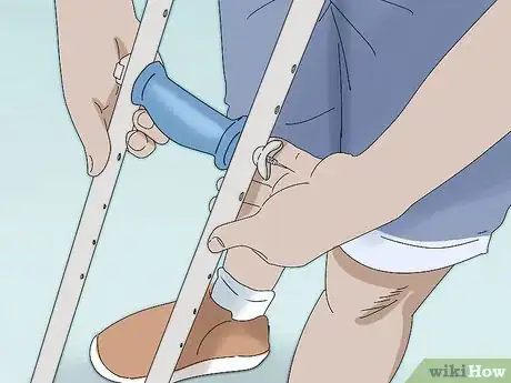 Imagen titulada Make Your Crutches More Comfortable Step 5