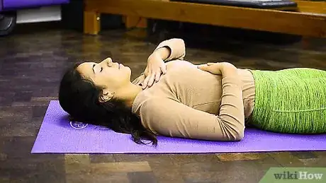Imagen titulada Do Pilates Step 4