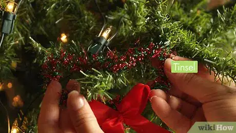 Imagen titulada Decorate a Christmas Tree Step 10