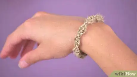 Imagen titulada Make Hemp Bracelets Step 25