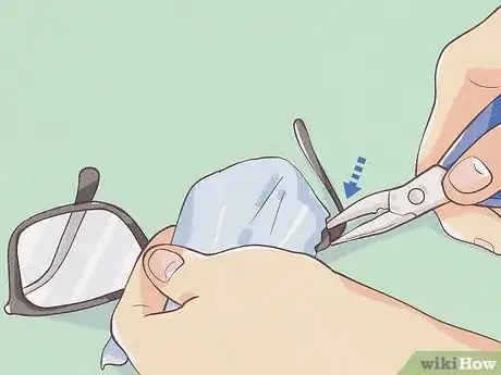 Imagen titulada Fix Bent Glasses Step 3