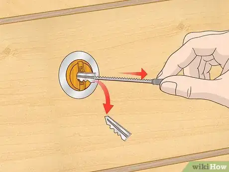 Imagen titulada Remove a Broken Key Step 11