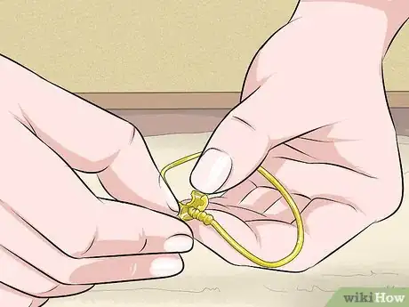 Imagen titulada Open a Pandora Bracelet Step 3