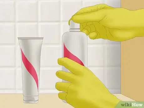 Imagen titulada Do a Strand Test Before Dyeing Your Hair Step 3