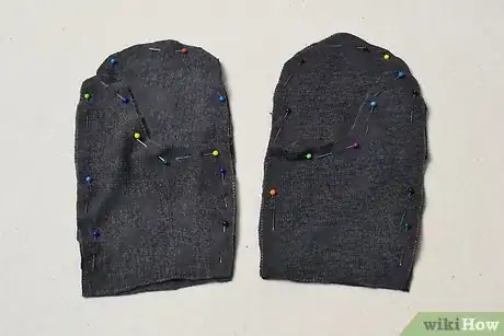 Imagen titulada Make Mittens from Old Sweaters Step 12