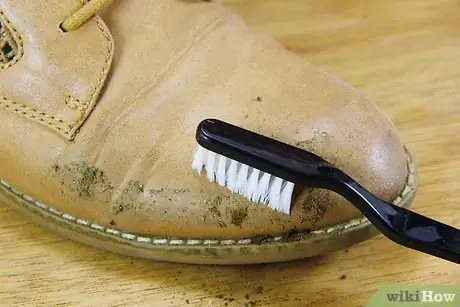 Imagen titulada Clean Muddy Shoes Step 3