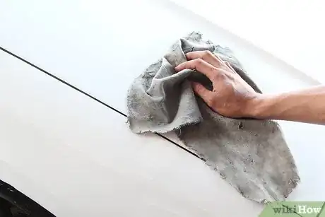 Imagen titulada Remove Tree Sap From Your Car Step 5