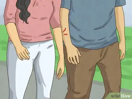 Imagen titulada Tell if a Girl Wants to Hold Hands Step 2