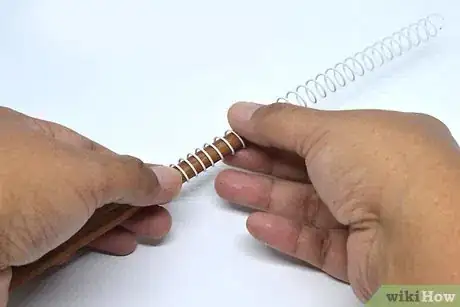 Imagen titulada Make a Spiral‐Bound Book Step 19