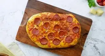 hacer una pizza de pepperoni