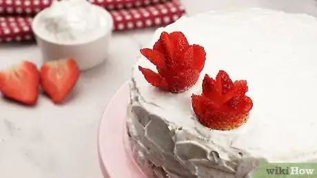 Imagen titulada Decorate a Cake with Strawberries Step 18