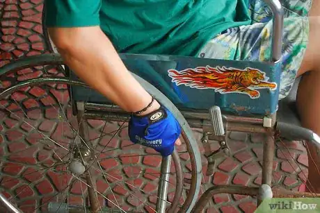 Imagen titulada Use a Manual Wheelchair Step 7