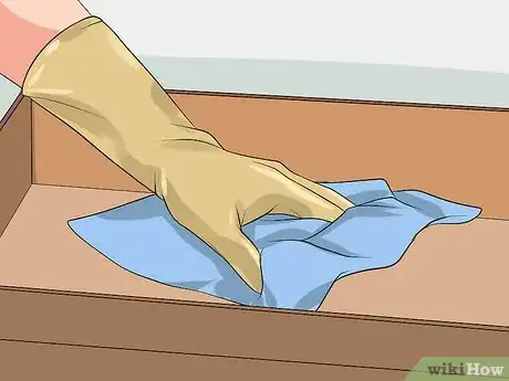 Imagen titulada Stop a Guinea Pig from Shedding Step 3