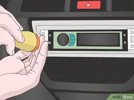 Imagen titulada Install A Car Radio Head Unit Step 3