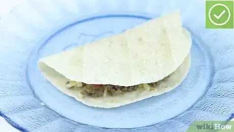 Imagen titulada Fold a Tortilla Step 25