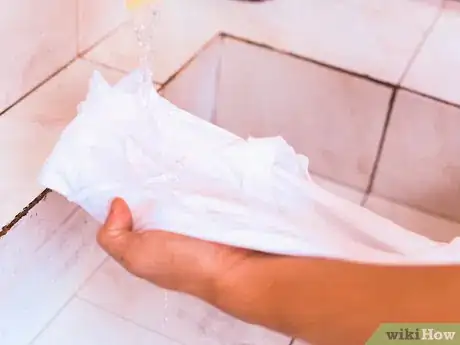 Imagen titulada Remove Fabric Softener Stains Step 1