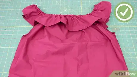 Imagen titulada Make Off the Shoulder Tops Step 29