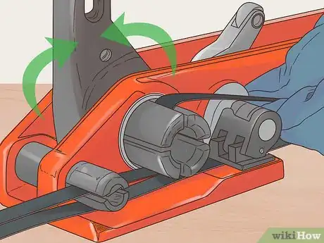 Imagen titulada Use a Uline Strapping Tool Step 5