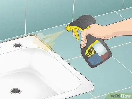 Imagen titulada Remove Caulk Residue Step 7