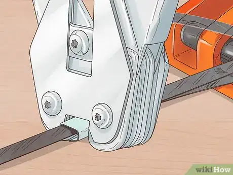 Imagen titulada Use a Uline Strapping Tool Step 7