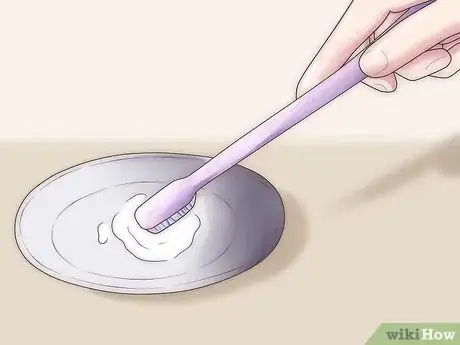 Imagen titulada Remove Yellow Between the Teeth Step 6