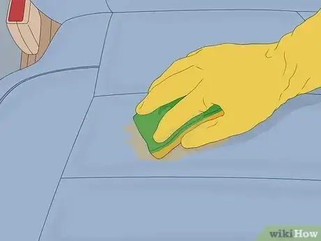 Imagen titulada Get Urine Out of a Car Seat Step 3