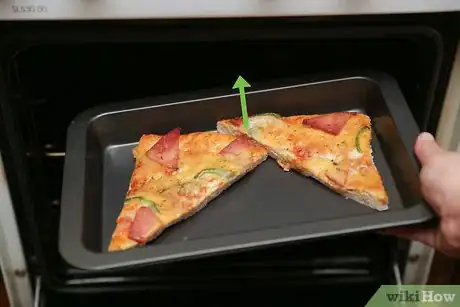 Imagen titulada Revitalize Day Old Pizza in a Microwave Step 6