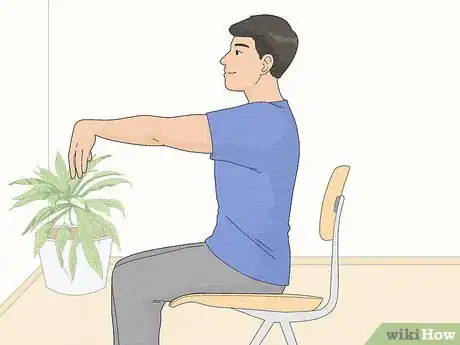 Imagen titulada Stretch Your Forearms Step 7