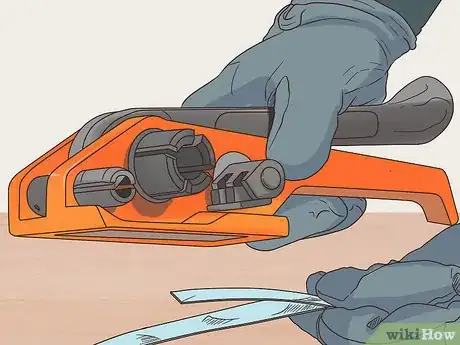 Imagen titulada Use a Uline Strapping Tool Step 2