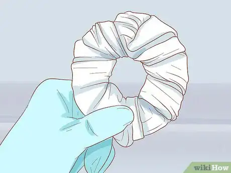 Imagen titulada Apply Different Types of Bandages Step 23