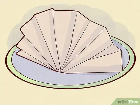Imagen titulada Set a Dinner Table Step 14