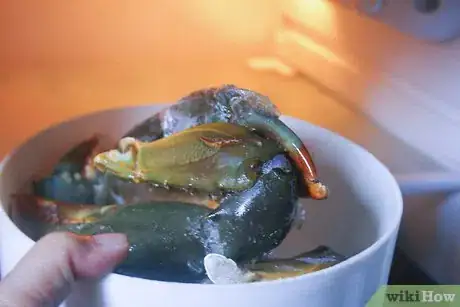 Imagen titulada Cook Crab Legs Step 5