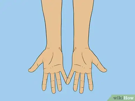 Imagen titulada Catch a Football Step 13
