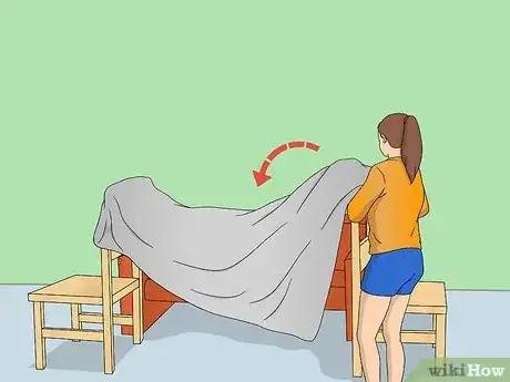 Imagen titulada Make a Great Pillow Fort Step 4