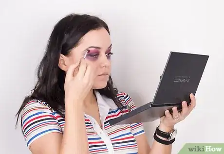 Imagen titulada Do Vampire Makeup Step 6