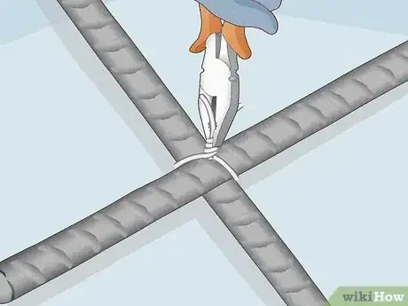 Imagen titulada Tie a Tie Wire Step 2