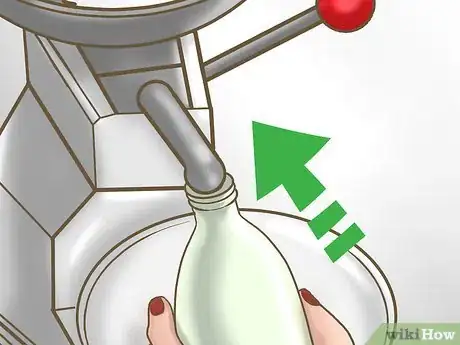 Imagen titulada Fill Lotion Bottles Step 15