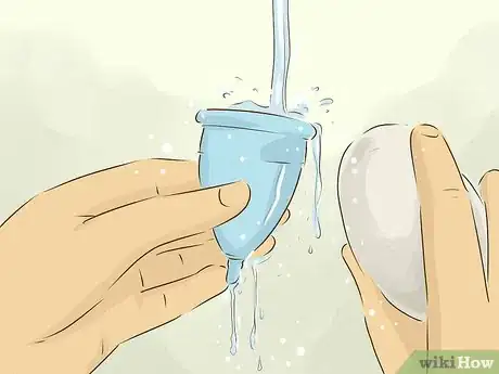 Imagen titulada Use a Menstrual Cup Step 14