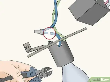 Imagen titulada Replace a Ceiling Fan Pull Chain Switch Step 12