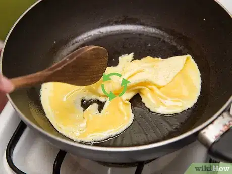 Imagen titulada Make Cheesy Scrambled Eggs Step 5
