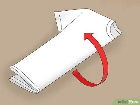 Imagen titulada Cut a T Shirt Into a V Neck Step 3