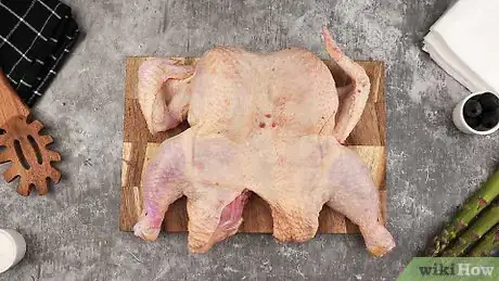 Imagen titulada Butterfly a Chicken Step 20