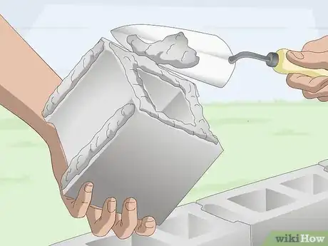 Imagen titulada Build a Cinder Block Wall Step 19