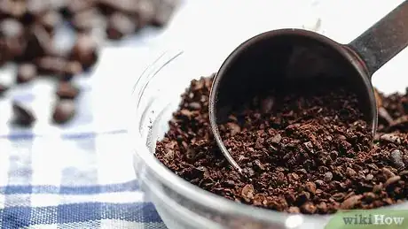 Imagen titulada Make Coffee With a Coffee Press Step 2