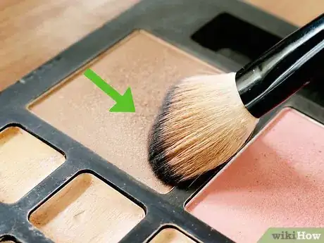 Imagen titulada Do Your Makeup Flawlessly Step 16