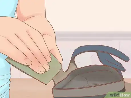 Imagen titulada Break in Birkenstocks Step 7