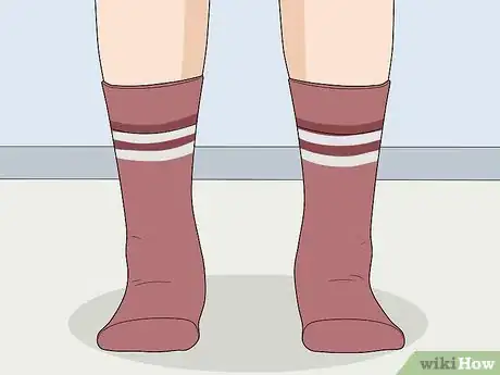 Imagen titulada Dress for Hiking Step 5