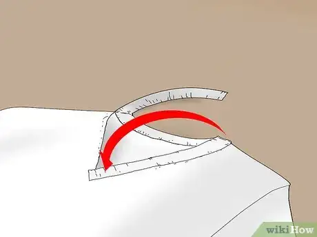 Imagen titulada Cut a T Shirt Into a V Neck Step 9