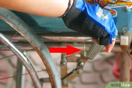 Imagen titulada Use a Manual Wheelchair Step 9